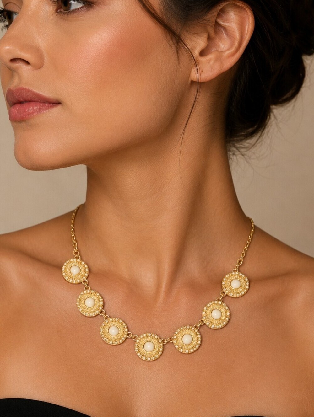 3/$30 VTG White Cabochon Circle Chain Necklace